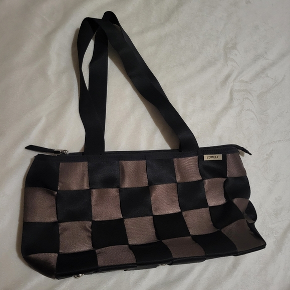 Comely Black and Brown Checkered Seatbelt Shoulder Bag - Picture 1 of 7